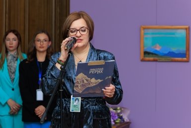 Директор Приморской государственной картинной галереи Алёны Даценко. Церемония открытия выставки &quotНиколай Рерих&quot Гайдук Яна, ИА PrimaMedia