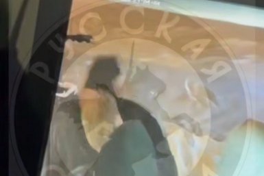 Появилось видео убийства молодого парня в автобусе в Подмосковье скрин из видео