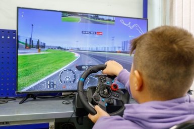 Уникальные соревнования по фиджитал-спорту начались для юных москвичей