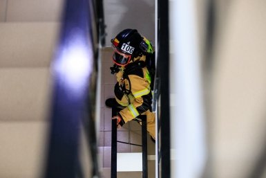 пожар, пожарные, МЧС, учения МЧС, спецслужба, пожаротушение, спасение, спасатели, огнеборцы Евгений Кулешов, ИА PrimaMedia.ru