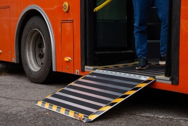 Общественный транспорт, автобус, пандус, доступная среда Юлия Матреницкая, ИА AmurMedia.ru