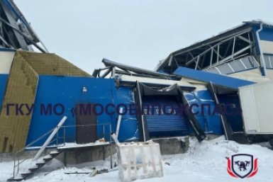 Крыша овощебазы дважды обрушилась под толщей снега в Подмосковье Telegram / ГКУ МО &quotМособлпожспас&quot