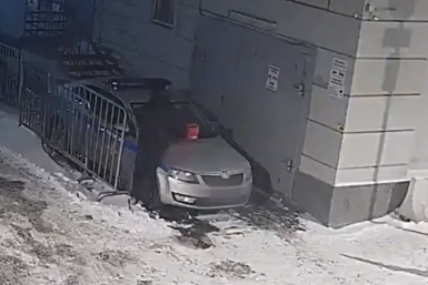 момент совершения поджога из тг-канала (18+)  Ирины Волк