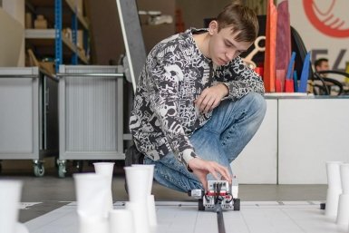 Школьник https://www.mos.ru/