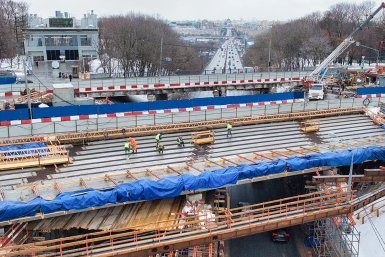 Завершить комплексную реконструкцию Воробьевского путепровода планируется осенью 2026 года https://www.mos.ru