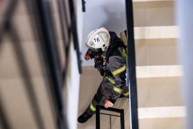 пожар, пожарные, МЧС, учения МЧС, спецслужба, пожаротушение, спасение, спасатели, огнеборцы Евгений Кулешов, ИА PrimaMedia.ru