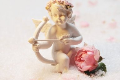 "Суженый-ряженый, приди ко мне…": выберите карту Таро и узнайте о встрече с "тем самым"