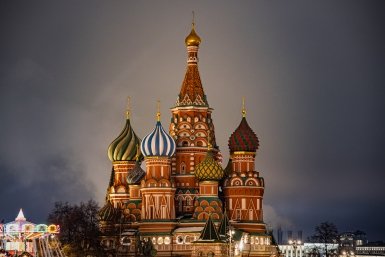 Песков отказался называть Орбана союзником России