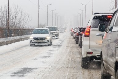 В Подмосковье закрыли Митяевский мост из-за снегопада