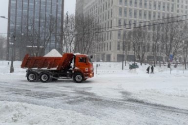 Москва мобилизовалась из-за мощного снегопада
