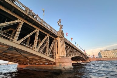 В подмосковном Чехово мост 1948 года перестраивают с опережением графика