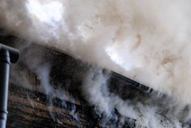Очевидцы сняли пожар в баре в центре Москвы на Пятницкой