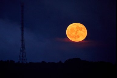 Появились снимки обратной стороны Луны в невиданных ранее позициях