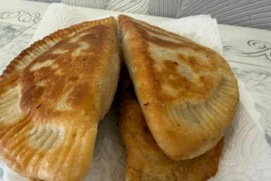 2 стакана и ложка масла - и тесто для чебуреков получается как в лучших кафе: хрустит, пузырится и тает во рту ИА AmurMedia
