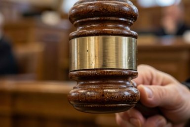 суд сгенерировано нейросетью