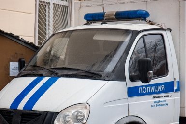 Голый иностранец устроил забег у администрации в Подмосковье 