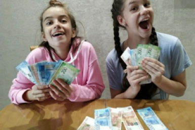 На вырост: каждый третий россиянин копит на будущее детей ИА ЕАОMedia