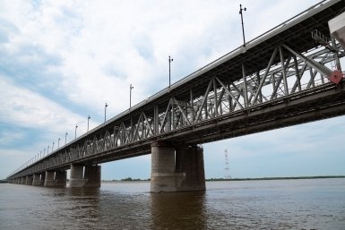После утреннего ограничения Крымский мост снова открыт