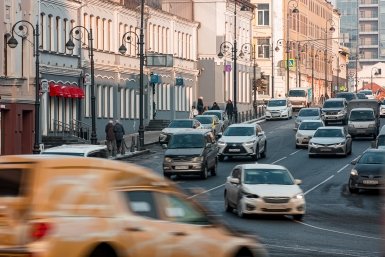 В центре Москвы начали открывать перекрытые улицы