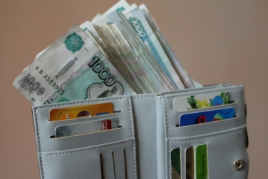 Ошибка, которая стоит пенсионерам 3 700 рублей в год: почему не нужно снимать всю пенсию сразу