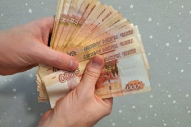 Курьера мошенников задержали после обмана двух москвичей на 755 тысяч