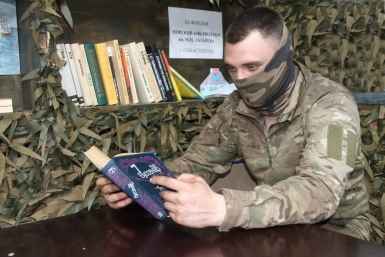 Книги помогают бойцам отдохнуть Петр Шишкин