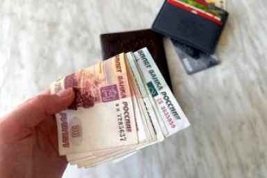 Приятный подарок пенсионерам – по 10 000 рублей кинут на карты в сентябре