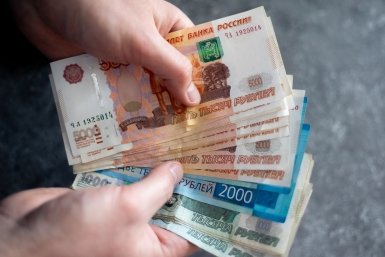 Москвичка выиграла 24 млн рублей, пока стояла в очереди за кофе