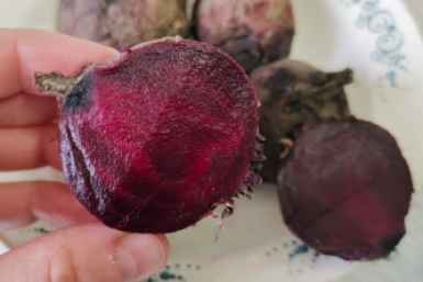 1 ложка в воду - и вкуснейшая свекла готова: как сварить корнеплод за 7 минут