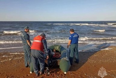 Мужчин унесло в море ГУ МЧС России по Республике Крым