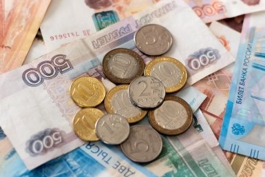С 1 января женщинам в России начнут платить по 200 000, 500 000 и 1 млн рублей