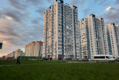 Двое граждан Индии выпали из окна многоэтажки в Москве