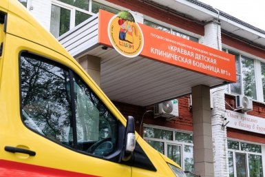 Мужчина напал на врача и несколько раз уколол ее иглой