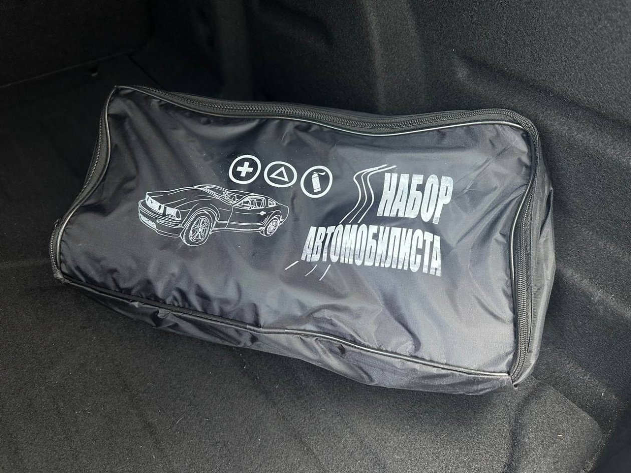 Не в багажнике и не на креслах: где в машине должна храниться аптечка и  огнетушитель ИА StolicaMedia