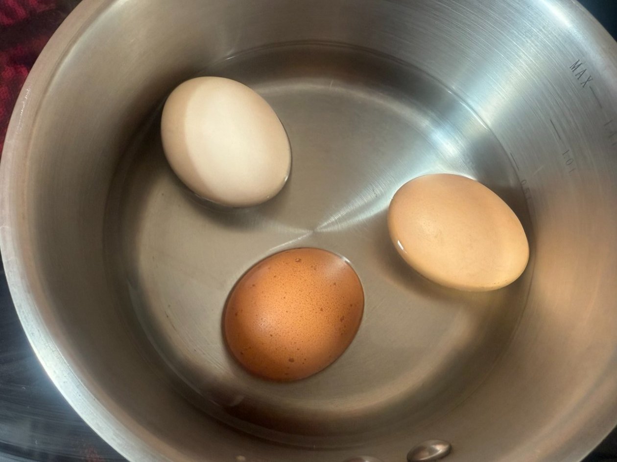 2 ложки в воду при варке – и яйца чистятся моментально: вот в чем секрет ИА StolicaMedia