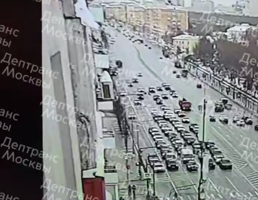 Момент ДТП на Ленинградском проспекте Telegram / Дептранс Москвы