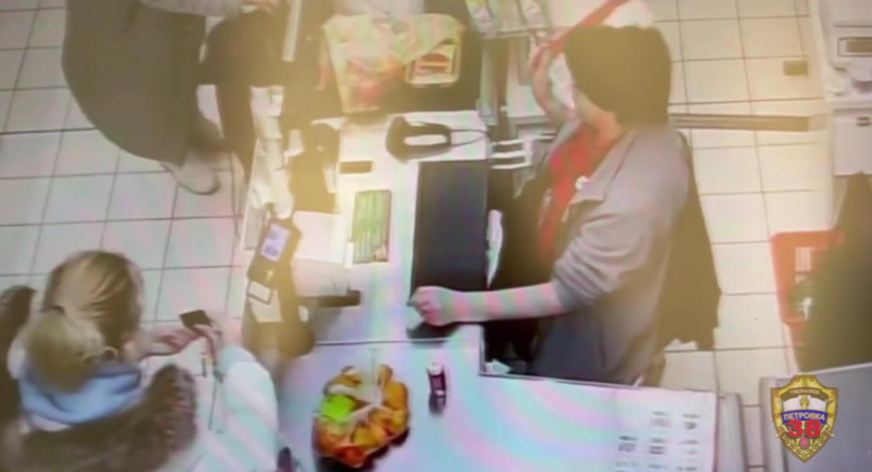 Видео с камер наблюдения столичного управления МВД РФ