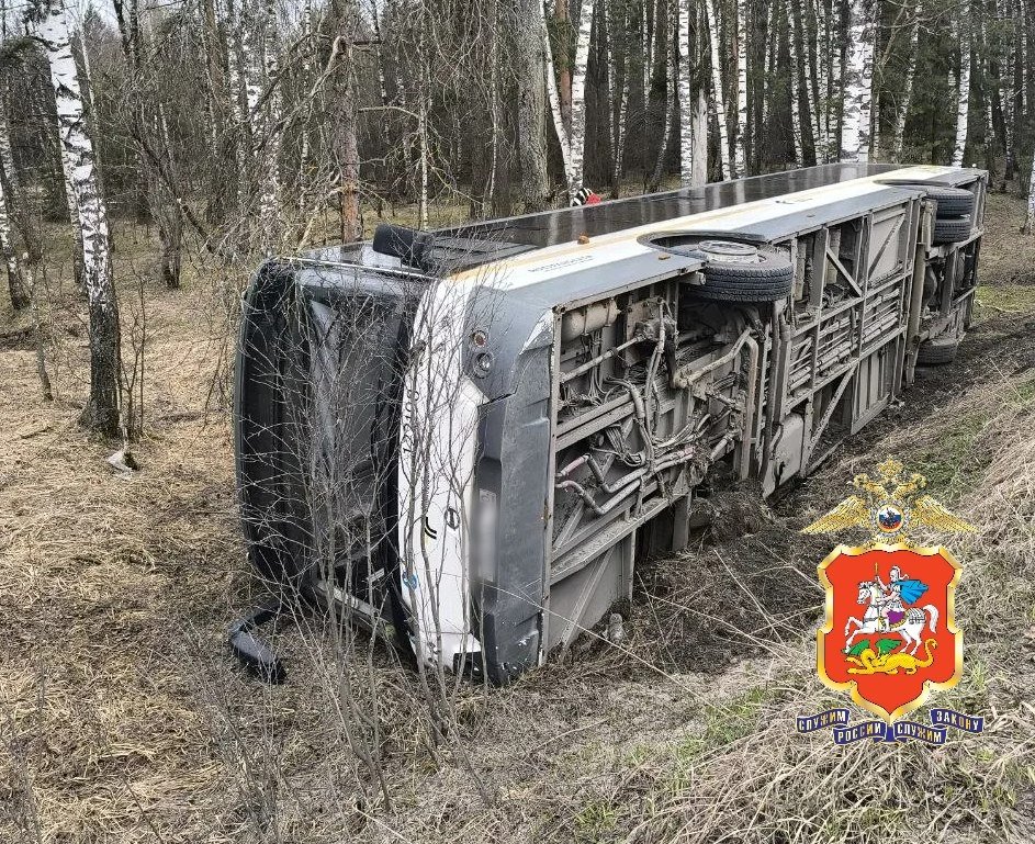 Перевернувшийся автобус Подмосковной полиции
