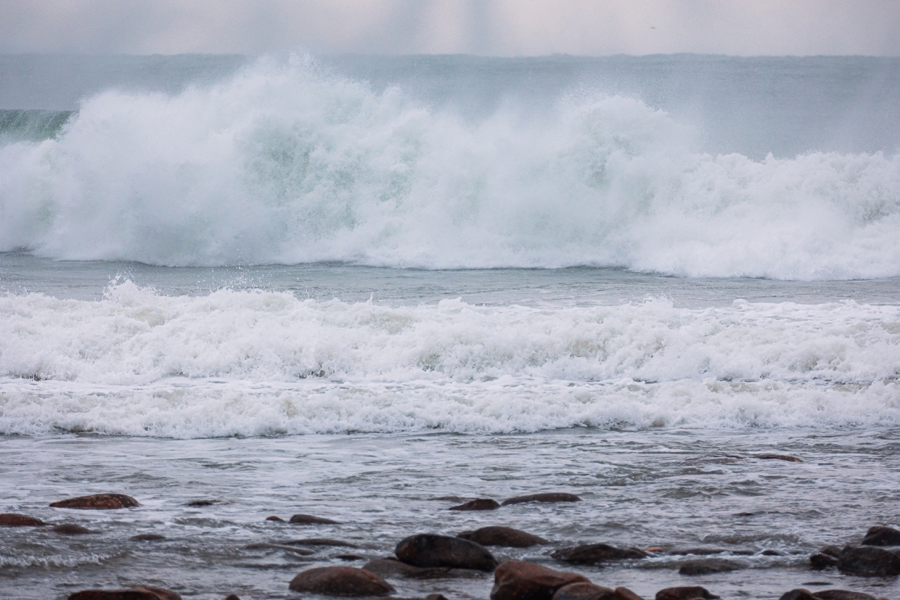 Волна на море Илья Аверьянов, ИА PrimaMedia