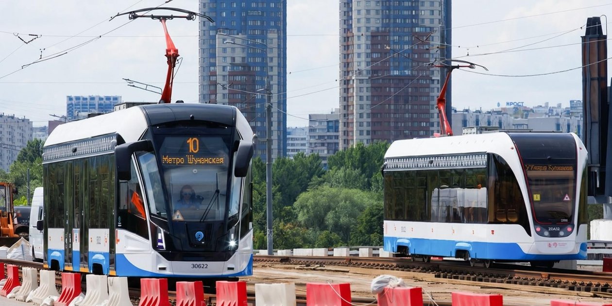 Специалисты уложат современные бесстыковые рельсы на Строгинском мосту https://www.mos.ru/