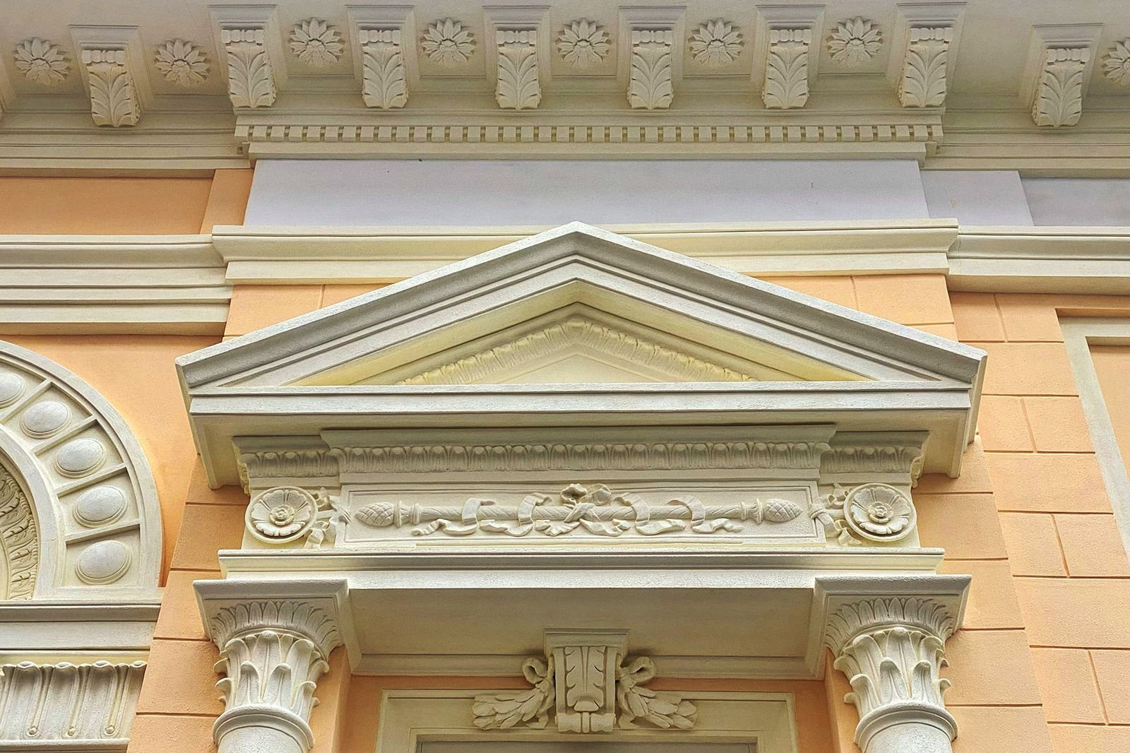 Фасады исторической усадьбы в Сеченовском переулке отреставрировали https://www.mos.ru/